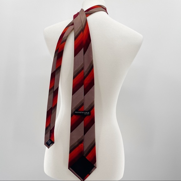 Kenneth Cole 100% Silk Tie - Picture 2 of 3